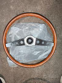 Volanti vintage in legno