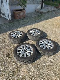 Cerchi in lega gommati Mercedes da 16 pollici