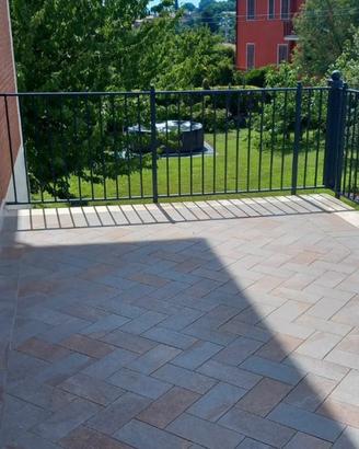 Cave trilocale arredato con balcone
