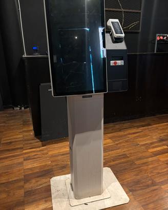 Totem POS completo con monitor touch –