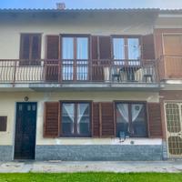 Vezza d'Alba alta appartamento di corte