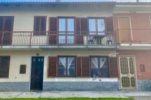 Vezza d'Alba alta appartamento di corte