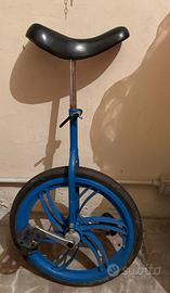Monociclo blu per principianti