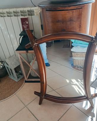 specchio particolare in legno