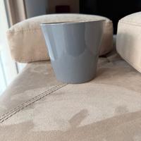 Vaso per piante di ceramica grigio