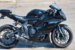 Yamaha R7