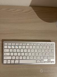 tastiera bluetooth a pile