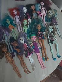 lotto composto da 15 monster high 
