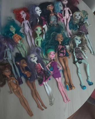 lotto composto da 15 monster high 