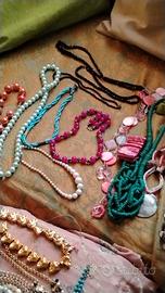 Grande lotto di bigiotteria 200 pezzi