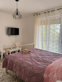 Camera con bagno e cucina in condivisione