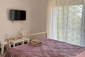 Camera con bagno e cucina in condivisione