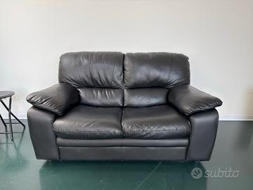 Divani 2 e 3 posti in pelle neri