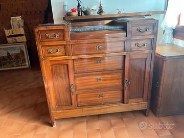 Cassettiera con top in marmo