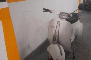 Vespa Piaggio 50 Special del 1977.