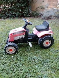 trattore a pedali giocattolo 