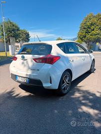 Toyota Auris Hybrid