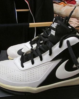 Nike Team Hustle dt