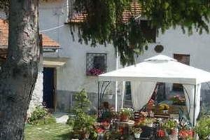 Casa semindipendente immersa nel verde