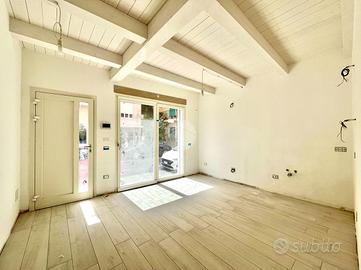 2 LOCALI A SAN BENEDETTO DEL TRONTO