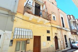 Semindipendente a piano terra con cantina!