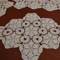 tris centrini all' uncinetto 