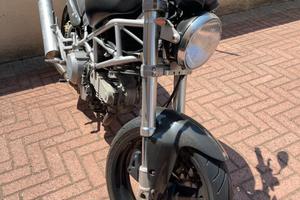 Ducati Monster 600 dark