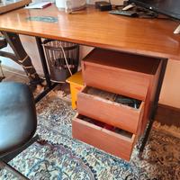 Scrivania 115 x 60 x h 75 cm.