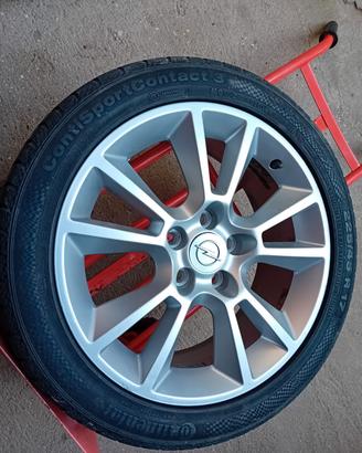 cerchi Opel in lega con pneumatici Continental