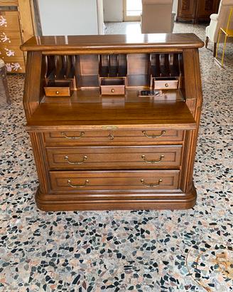 Elegante scrittoio a ribalta in legno