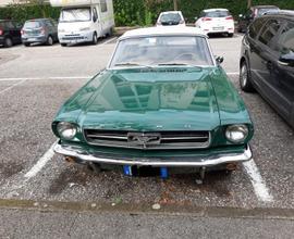 Ford Mustang cabrio del 1965 cambio manuale