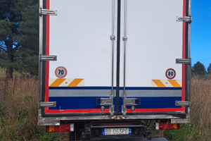 Camion con pedana e frigo