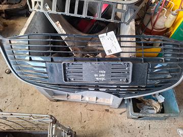 griglia toyota yaris hybrid 