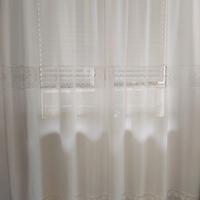 Tenda in m/lino bianco con inserti in macramè