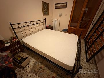 Letto matrimoniale con materasso