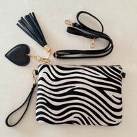 Piattina postina in pelle nera e cavallino zebra