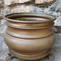 Sotto vaso in ottone con zampe di leone