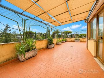 Attico / Mansarda di 242 m² con 5 locali e box aut