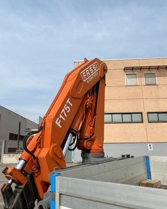 Gru idraulica Fassi F175T con radiocomando