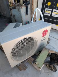 Condizionatore Inverter LG UU12W ULD / AUUW126D