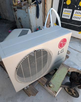Condizionatore Inverter LG UU12W ULD / AUUW126D