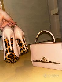 Tacchi eleganti di classe e borsa abbinati🐆