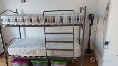 Letto a castello ,completo di materassi.