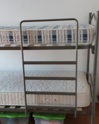 Letto a castello ,completo di materassi.