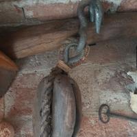 carrucola rivestita in legno antica