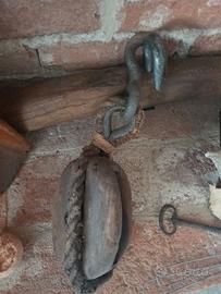 carrucola rivestita in legno antica