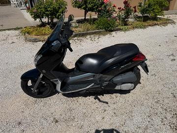 X MAX 250