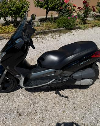 X MAX 250