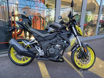 Um x street rs 125