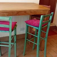 Tavolo alto con sedie
